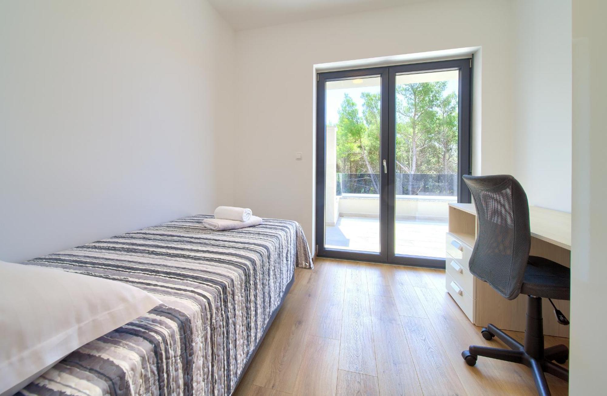 Paola & Karla With Pool Apartment Krk Town